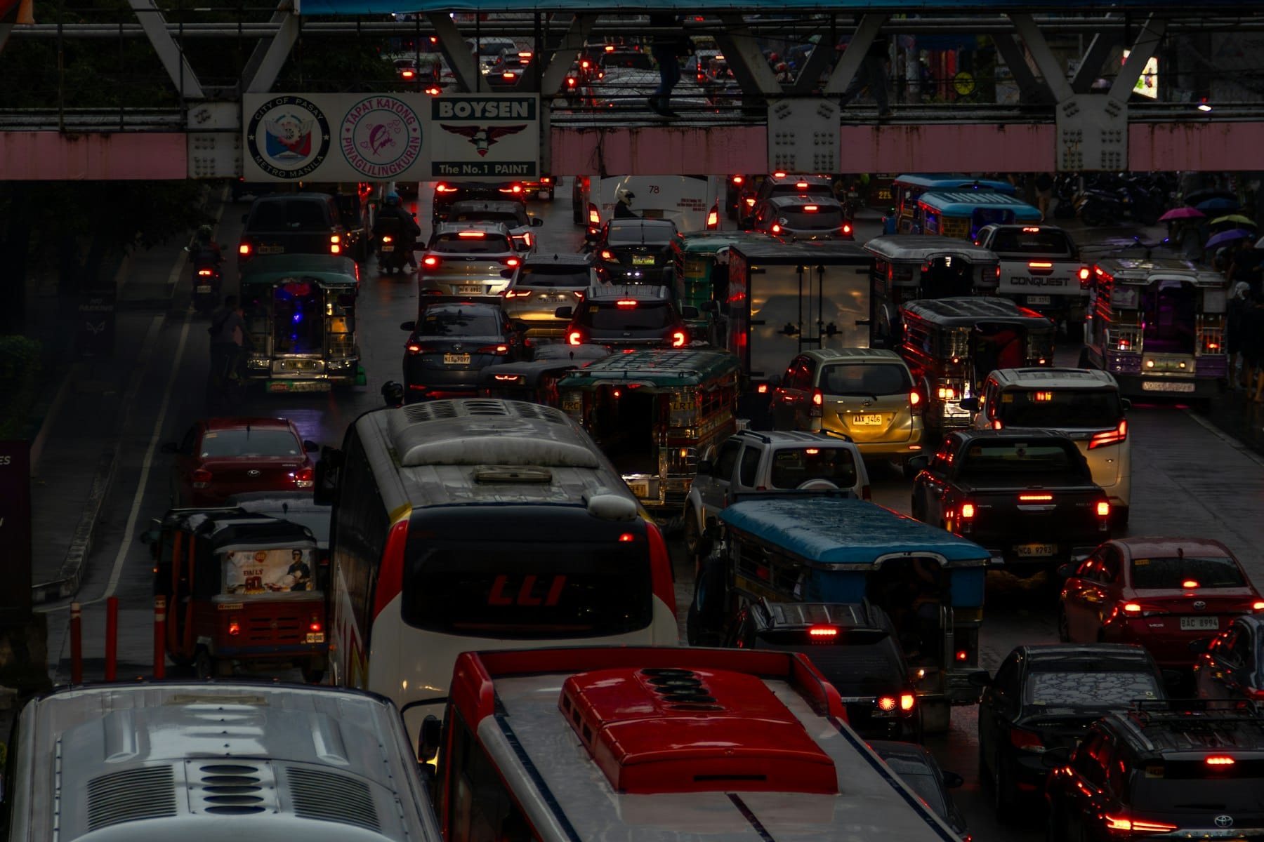 Driving in the Philippines as a Foreigner: License, Rules and Practical Guide 2026