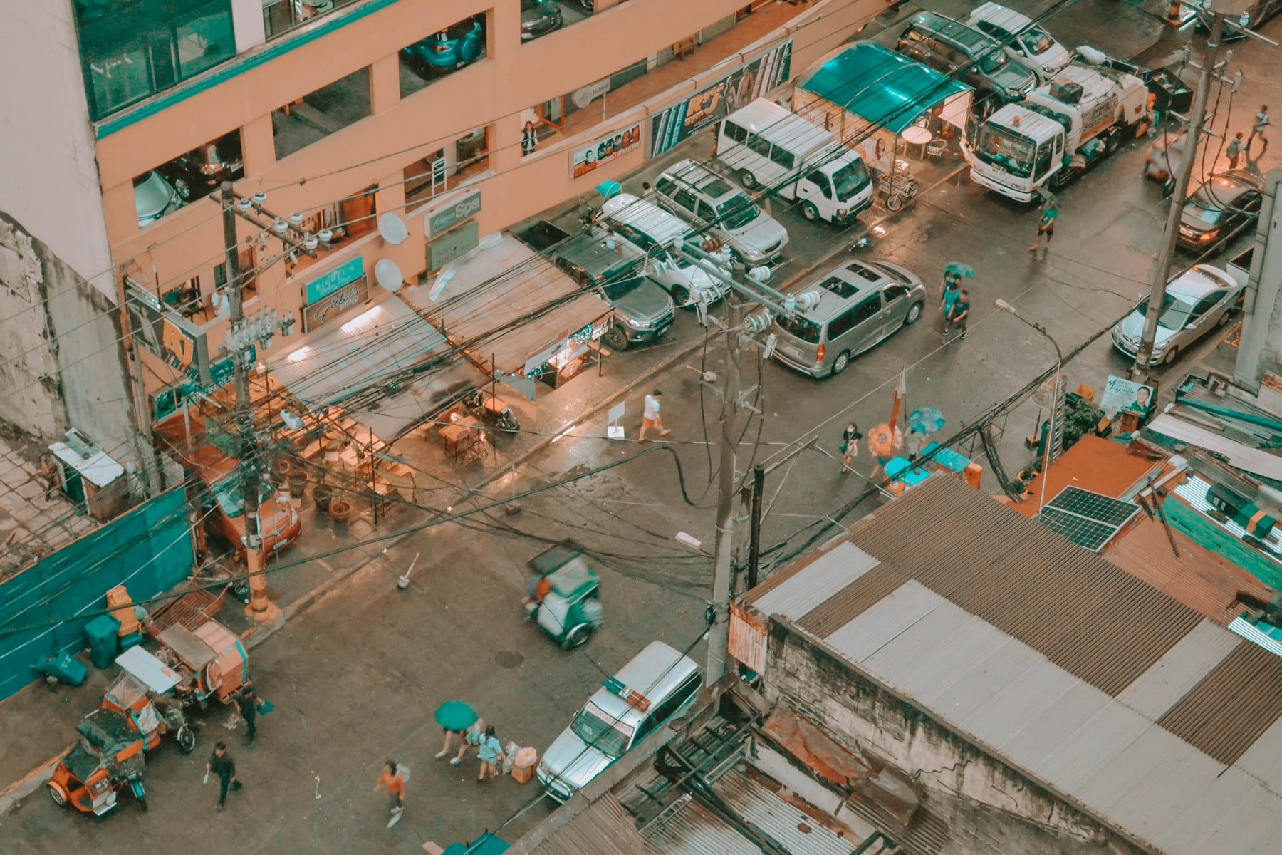 Cars and street scene in Manila, Philippines